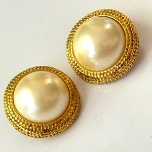 VENDOME VINTAGE GOLD TONE  CLIP-ON EARRINGS WITH FAUX PEARL